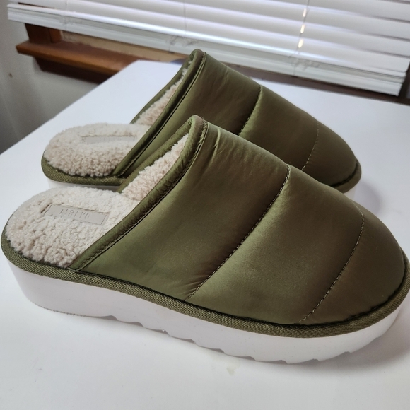 Anthropologie Shoes - Maeve Hunter Green Puffy Platform Slippers Size Medium 8-9